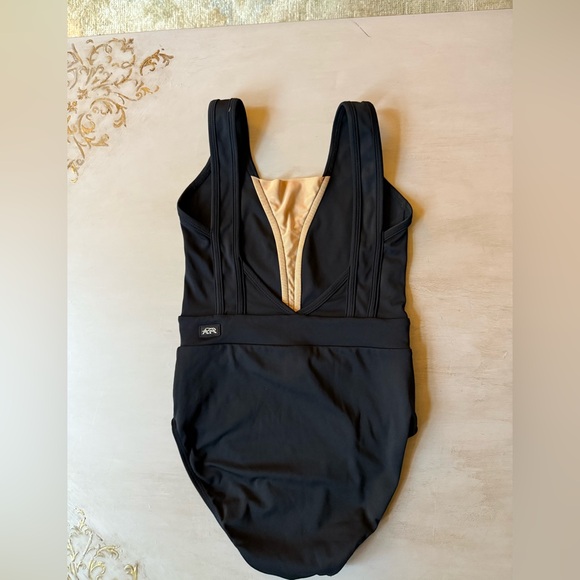 Tiger Friday Oscar Leotard-Odile - Picture 1 of 5